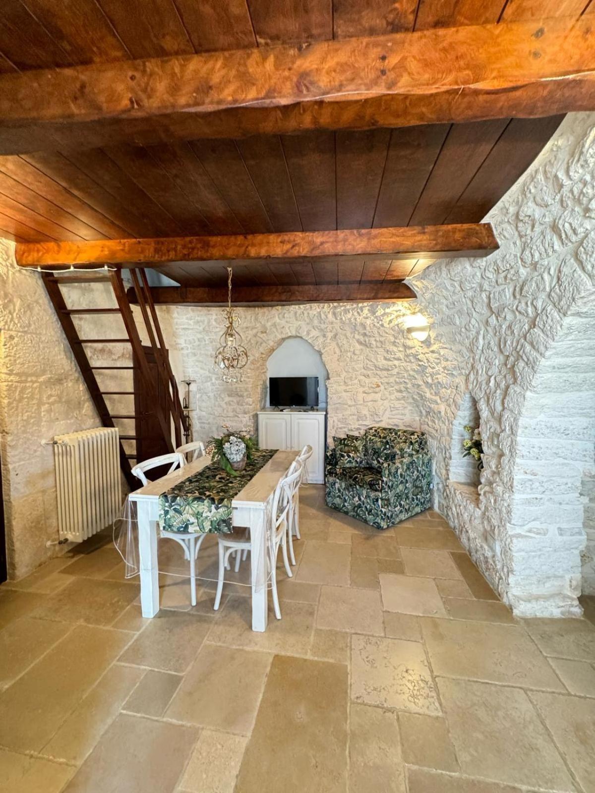 アルベロベッロ Trulli Aia Piccolaヴィラ エクステリア 写真